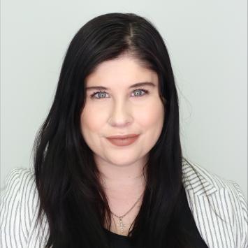 Image- Anna Case Headshot